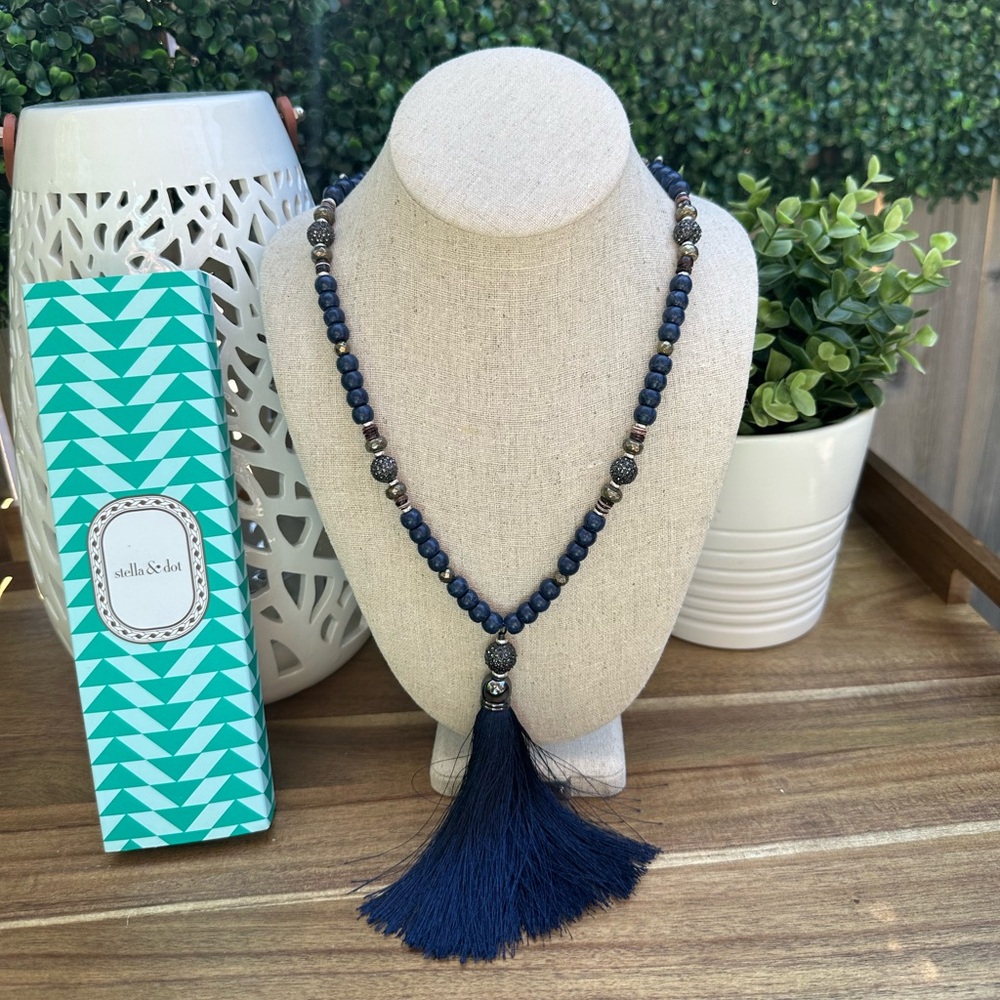 Stella & Dot Trove Necklace in Navy